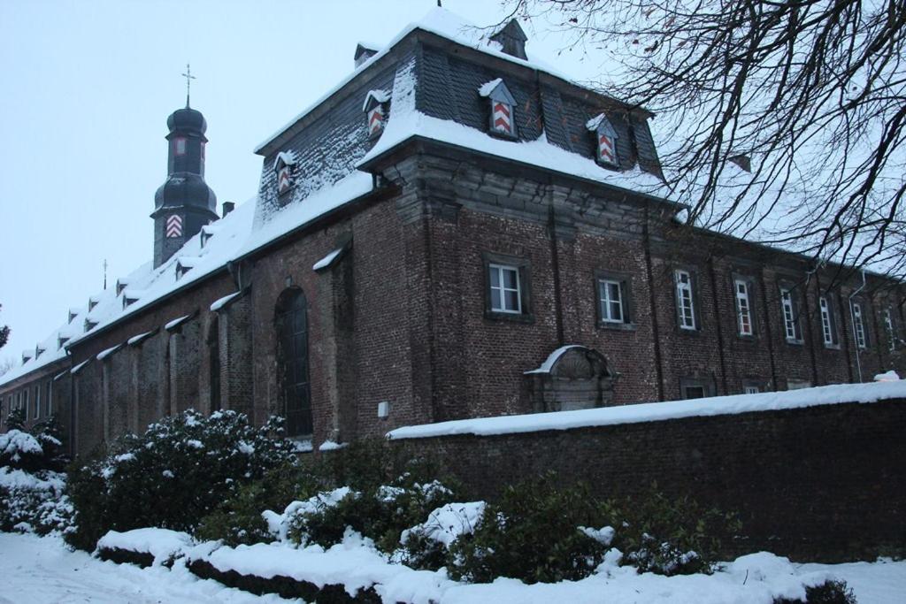 Nikolauskloster Jüchen Dış mekan fotoğraf